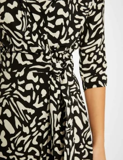 Robes><noscript><img width=